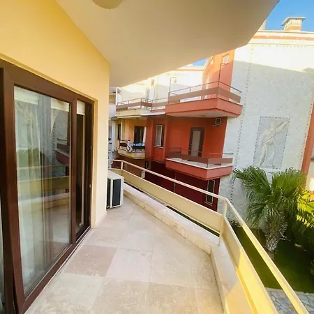 Appartamento Merkezde Kiralik Full Esyali Tripleks Daire Belek
